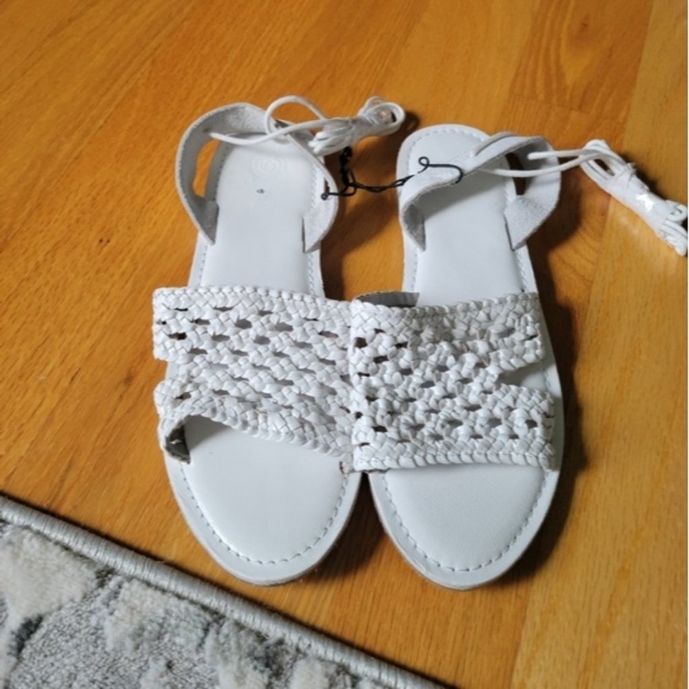 New Urban Outfitters white sandals